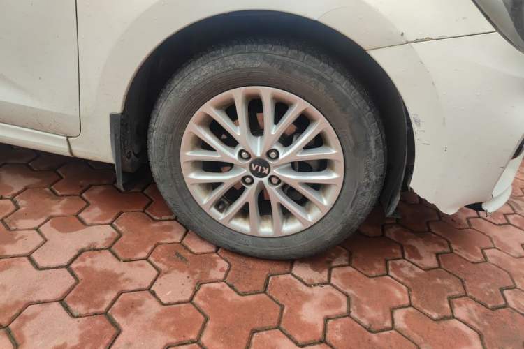 Used Kia K2 2017 Sedan 1.4L Manual Transmission GLS Right Front Wheel Hub