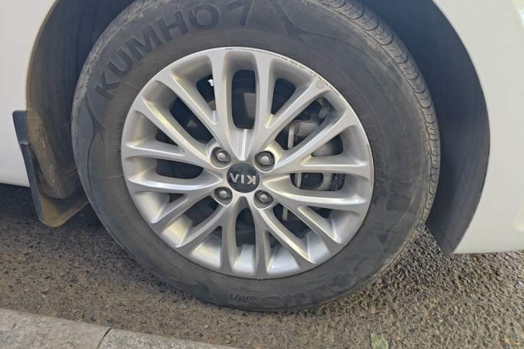 Used Kia K2 2017 Sedan 1.4L Automatic Transmission 15th Anniversary Special Edition GLS Right Front Wheel Hub