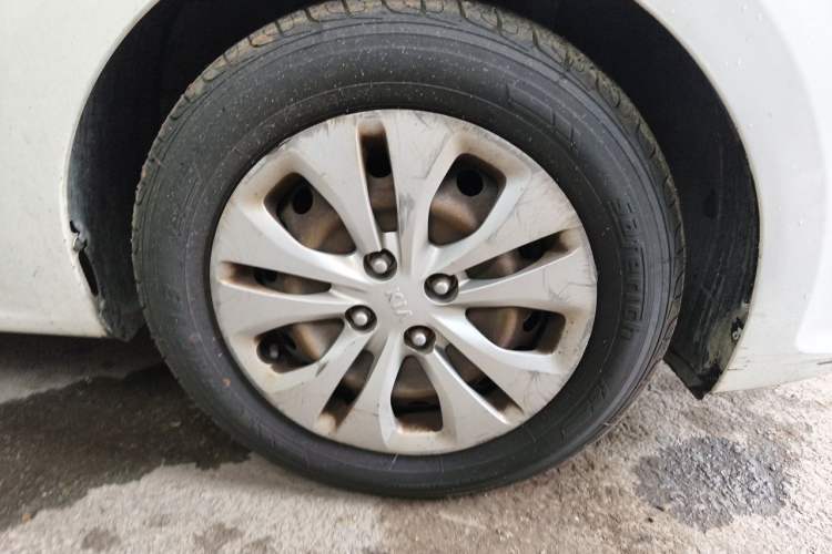 Used Kia K2 2017 Sedan 1.4L Automatic GLS Right Front Wheel Hub