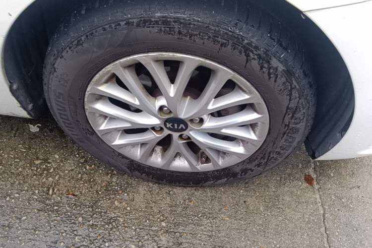 Used Kia K2 2017 Sedan 1.4L Automatic GLS Right Front Wheel Hub