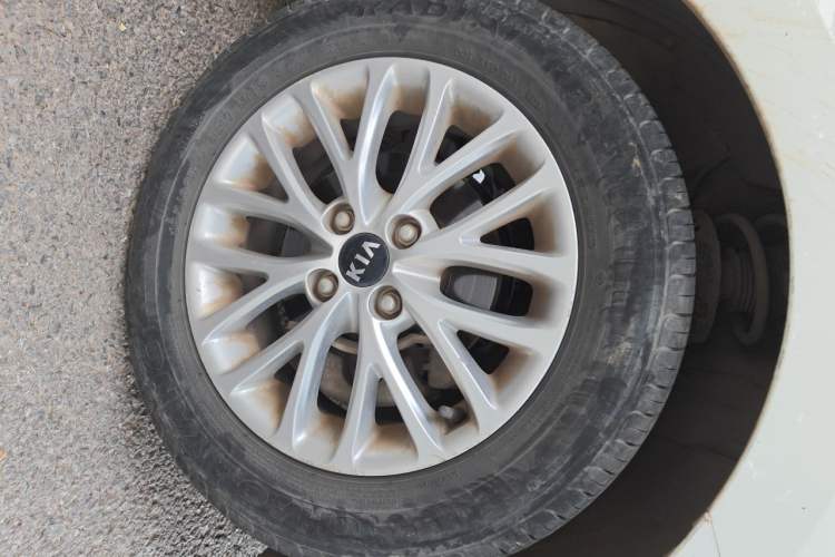 Used Kia K2 2017 Sedan 1.4L Manual Transmission 15th Anniversary Special Edition GLS Right Front Wheel Hub