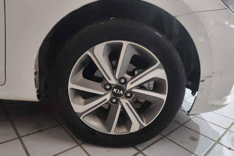 Used Kia K2 2017 Sedan 1.6L AT Premium Right Front Wheel Hub