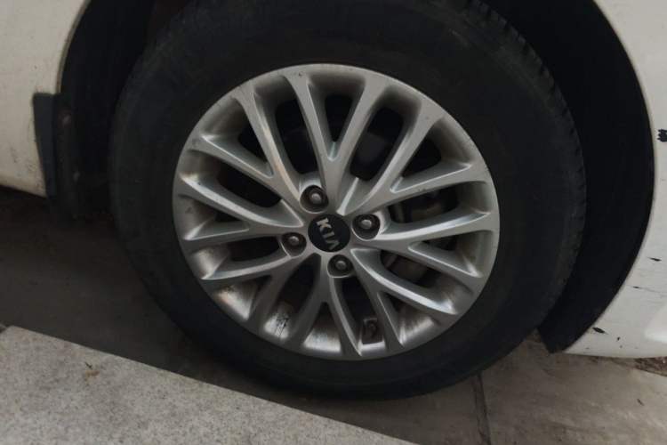 Used Kia K2 2017 Sedan 1.4L Automatic GLS Right Front Wheel Hub
