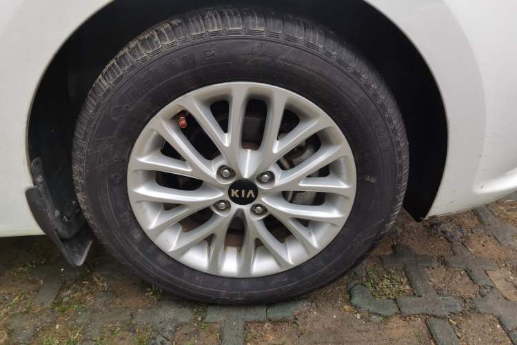 Used Kia K2 2017 Sedan 1.4L Manual Transmission 15th Anniversary Special Edition GLS Right Front Wheel Hub