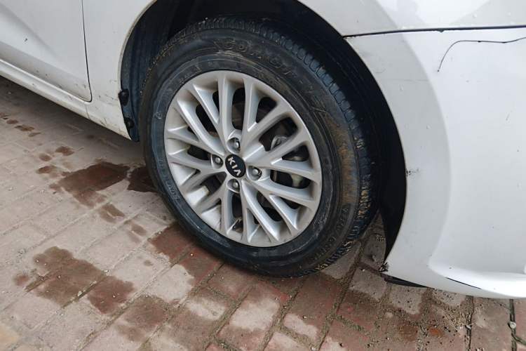 Used Kia K2 2017 Sedan 1.4L Automatic GLS Right Front Wheel Hub