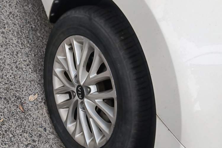 Used Kia K2 2017 Sedan 1.4L Automatic GLS Right Front Wheel Hub