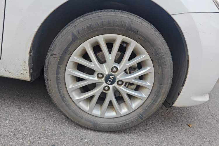 Used Kia K2 2017 Sedan 1.4L Automatic Transmission 15th Anniversary Special Edition GLS Right Front Wheel Hub