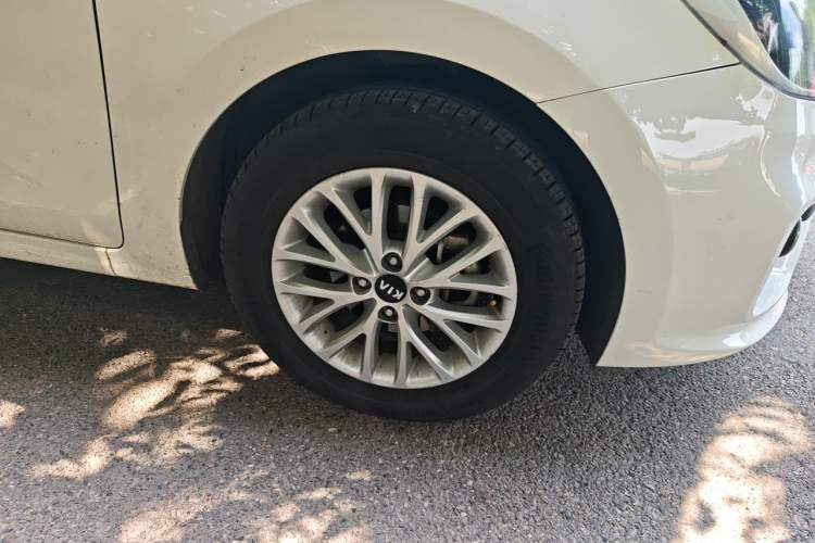 Used Kia K2 2017 Sedan 1.4L Manual Transmission GLS Right Front Wheel Hub