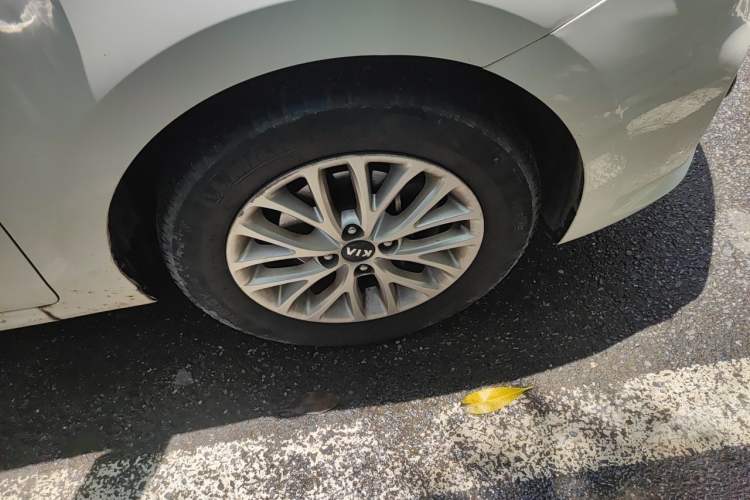 Used Kia K2 2017 Sedan 1.4L Automatic GLS Right Front Wheel Hub