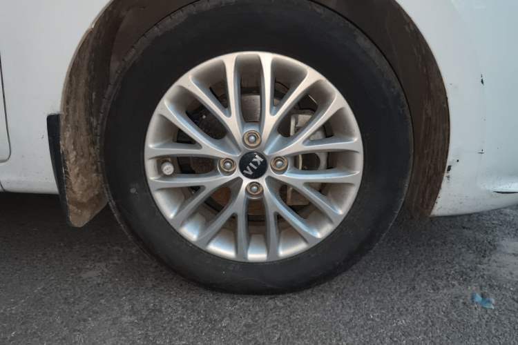 Used Kia K2 2017 Sedan 1.4L Manual Transmission GLS Right Front Wheel Hub