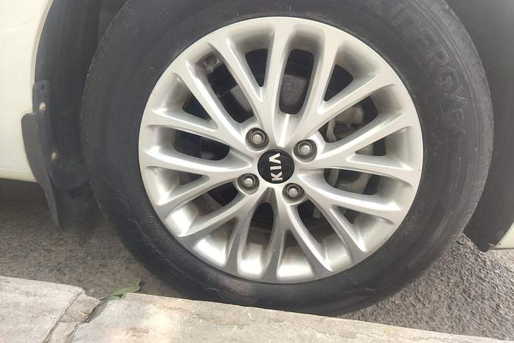Used Kia K2 2017 Sedan 1.4L Manual Transmission GLS Right Front Wheel Hub