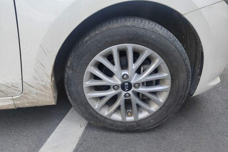 Used Kia K2 2017 Sedan 1.4L Automatic Transmission 15th Anniversary Special Edition GLS Right Front Wheel Hub