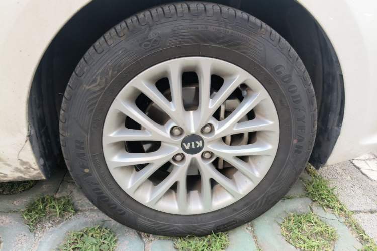 Used Kia K2 2017 Sedan 1.4L Automatic GLS Right Front Wheel Hub