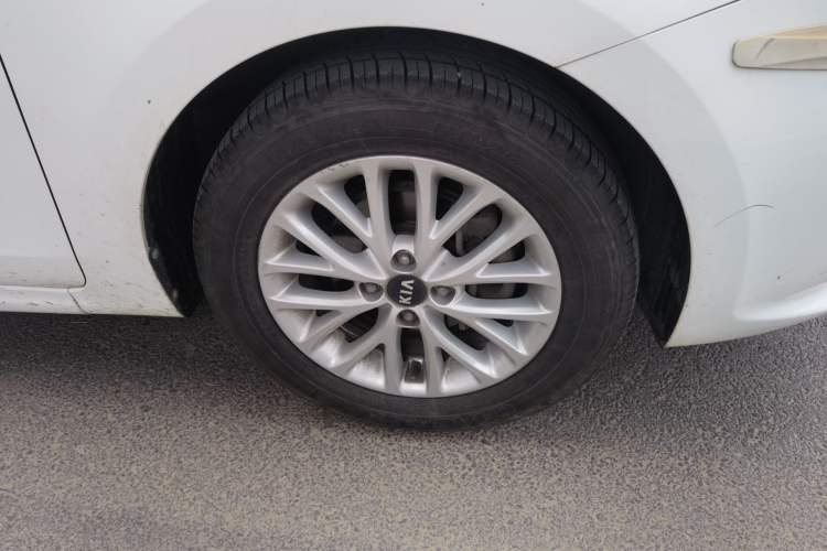 Used Kia K2 2017 Sedan 1.4L Manual Transmission GLS Right Front Wheel Hub