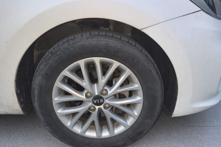 Used Kia K2 2017 Sedan 1.4L Automatic Transmission 15th Anniversary Special Edition GLS Right Front Wheel Hub