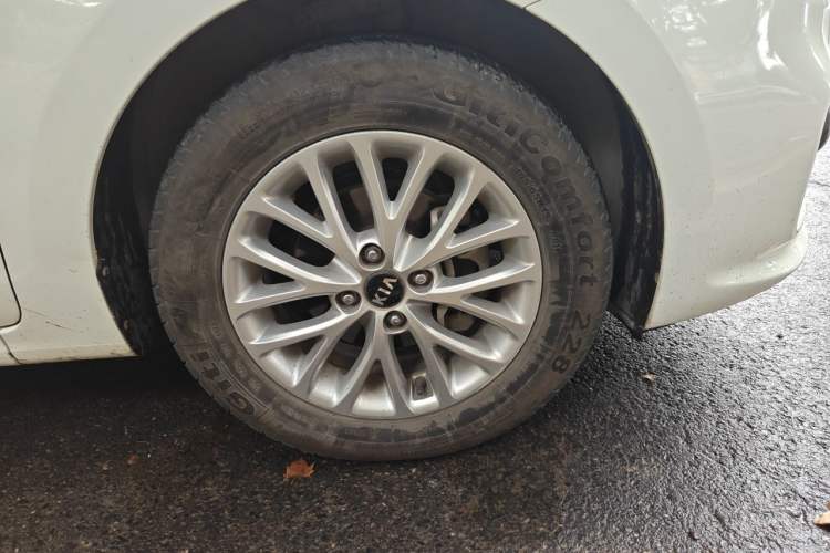 Used Kia K2 2017 Sedan 1.4L Automatic GLS Right Front Wheel Hub