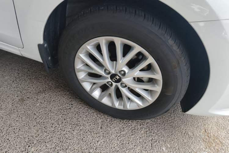 Used Kia K2 2017 Sedan 1.4L Automatic Transmission 15th Anniversary Special Edition GLS Right Front Wheel Hub