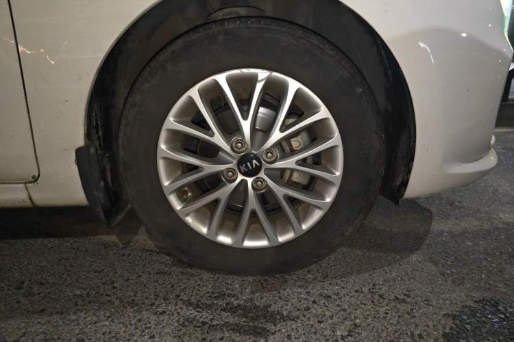 Used Kia K2 2017 Sedan 1.4L Manual Transmission GLS Right Front Wheel Hub