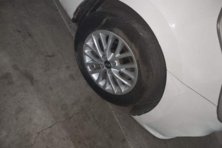 Used Kia K2 2017 Sedan 1.4L Automatic GLS Right Front Wheel Hub