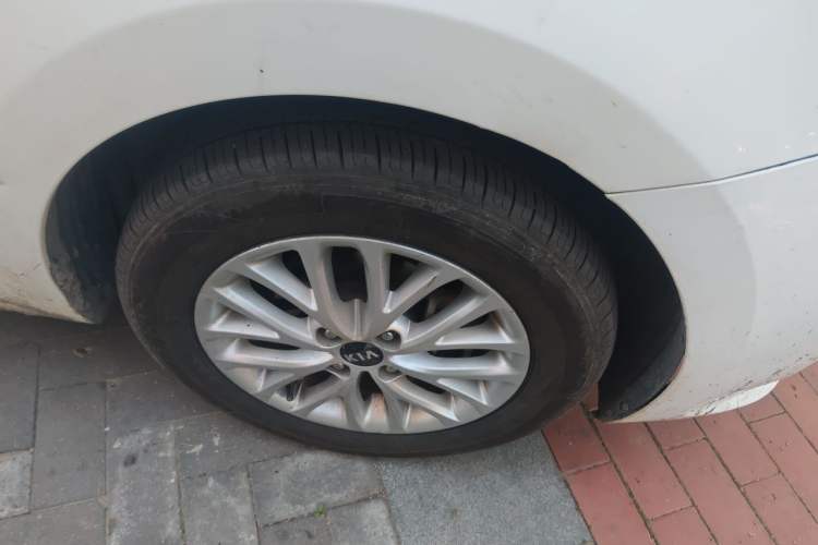 Used Kia K2 2017 Sedan 1.4L Automatic Transmission 15th Anniversary Special Edition GLS Right Front Wheel Hub