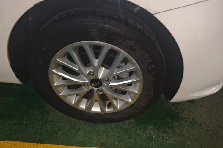Used Kia K2 2017 Sedan 1.4L Automatic GLS Right Front Wheel Hub