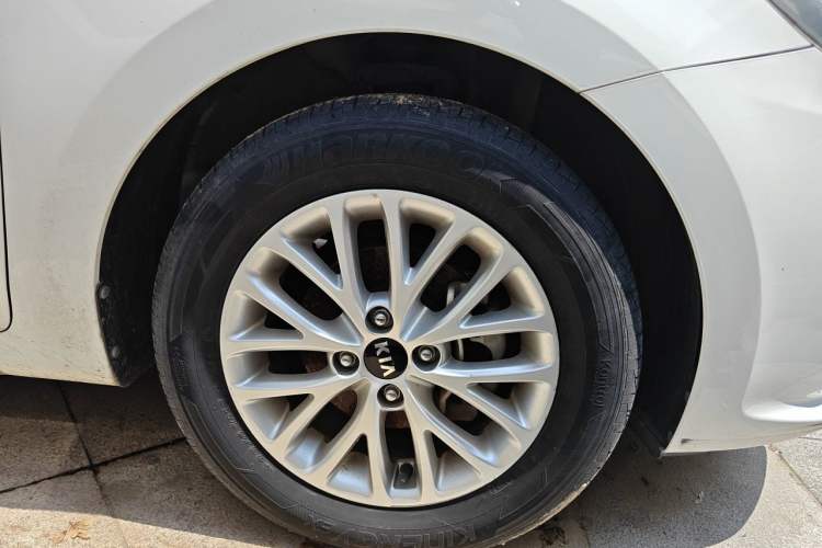Used Kia K2 2017 Sedan 1.4L Automatic GLS Right Front Wheel Hub