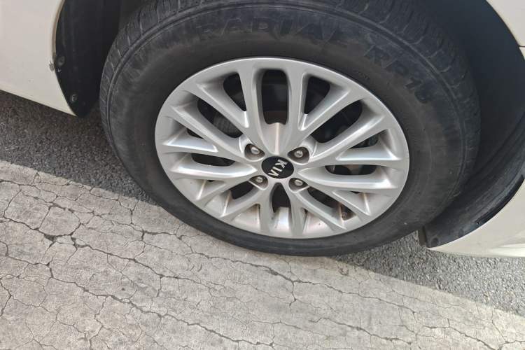 Used Kia K2 2017 Sedan 1.4L Manual Transmission GLS Right Front Wheel Hub