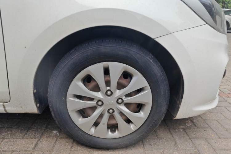 Used Kia K2 2017 Sedan 1.4L Automatic GLS Right Front Wheel Hub