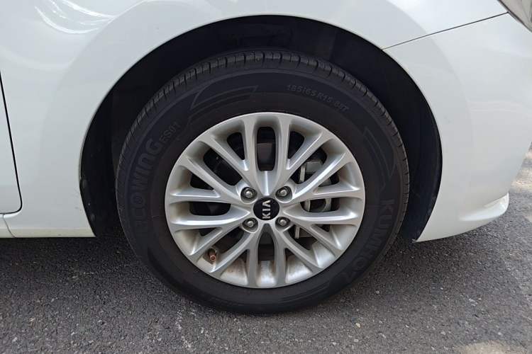 Used Kia K2 2017 Sedan 1.4L Automatic GLS Right Front Wheel Hub