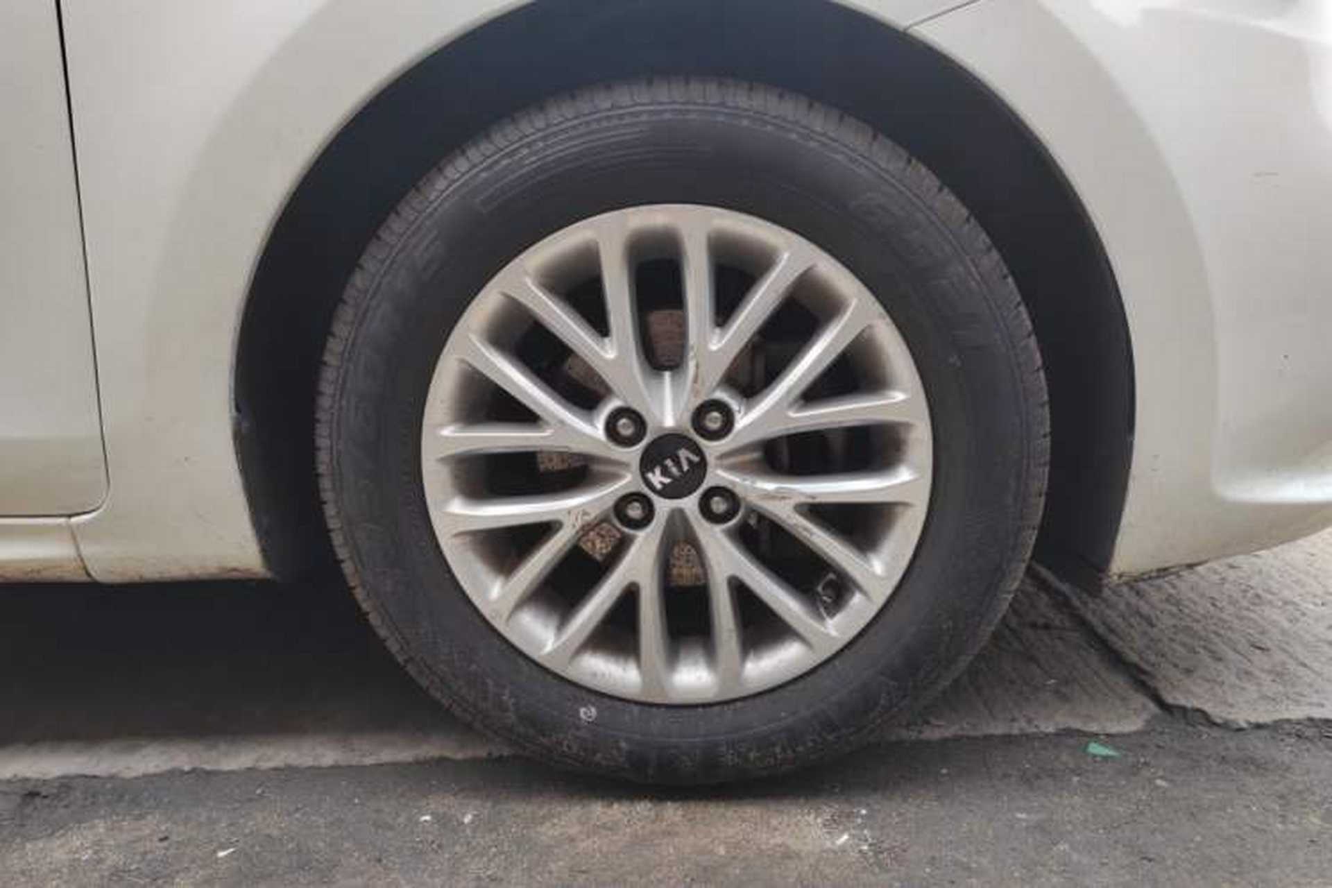 Used Kia K2 2017 Sedan 1.4L Manual Transmission 15th Anniversary Special Edition GLS Right Front Wheel Hub