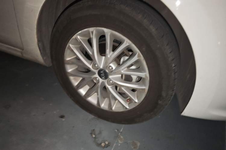 Used Kia K2 2017 Sedan 1.4L Manual Transmission GLS Right Front Wheel Hub