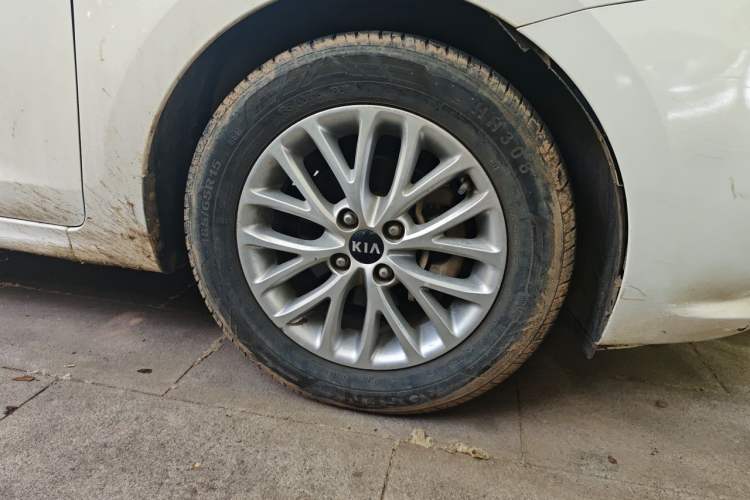 Used Kia K2 2017 Sedan 1.4L Manual Transmission GLS Right Front Wheel Hub