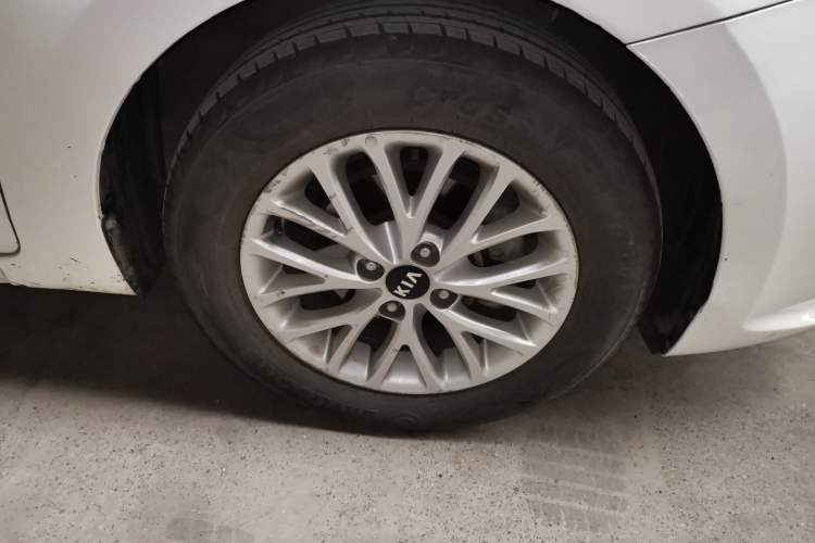 Used Kia K2 2017 Sedan 1.4L Automatic GLS Right Front Wheel Hub