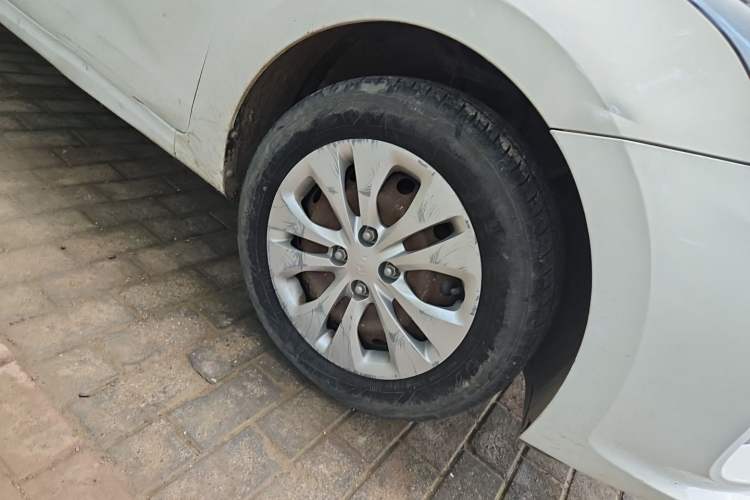 Used Kia K2 2017 Sedan 1.4L Automatic GLS Right Front Wheel Hub