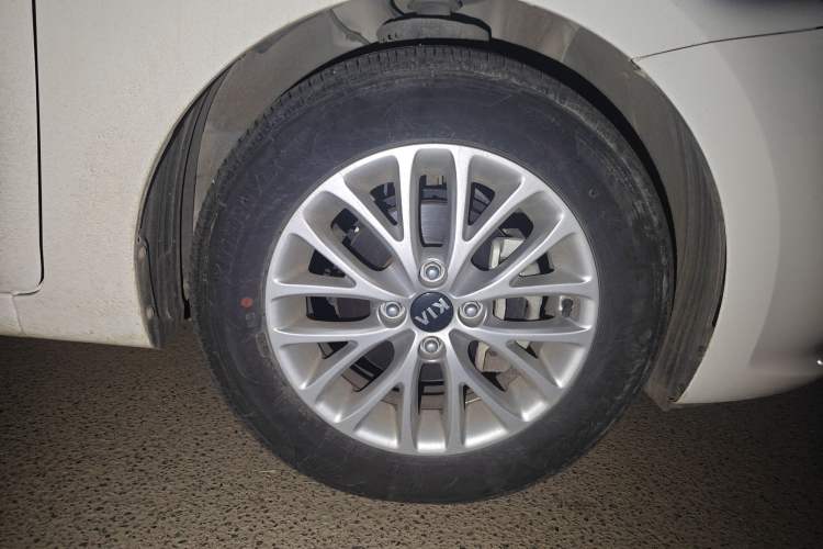 Used Kia K2 2017 Sedan 1.4L Manual Transmission GLS Right Front Wheel Hub