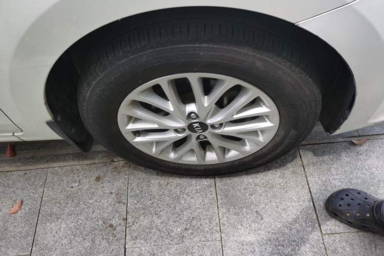 Used Kia K2 2017 Sedan 1.4L Manual Transmission GLS Right Front Wheel Hub