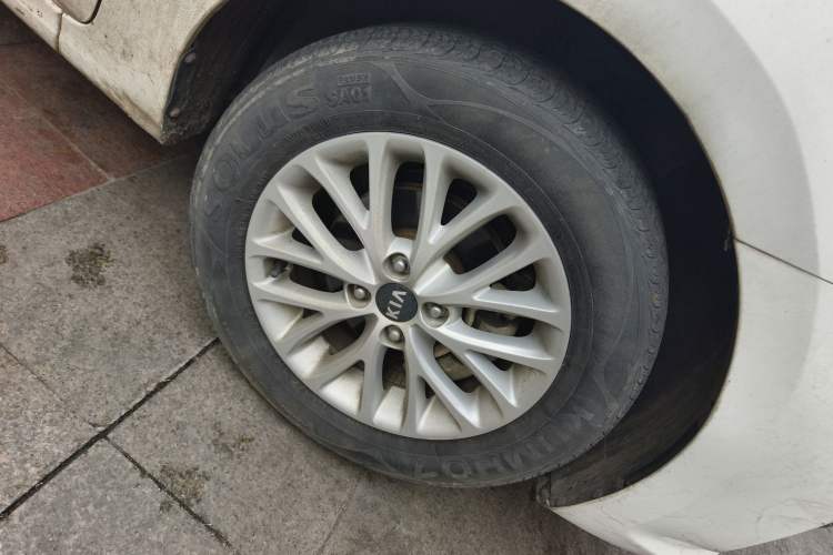 Used Kia K2 2017 Sedan 1.4L Manual Transmission 15th Anniversary Special Edition GLS Right Front Wheel Hub