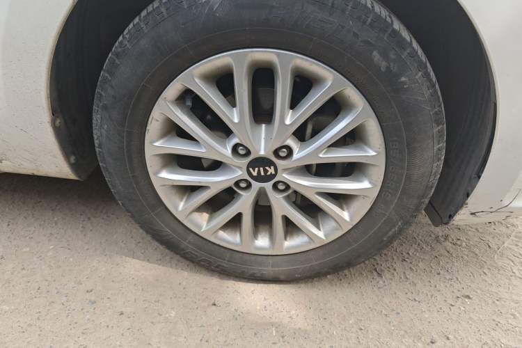 Used Kia K2 2017 Sedan 1.4L Automatic Transmission 15th Anniversary Special Edition GLS Right Front Wheel Hub