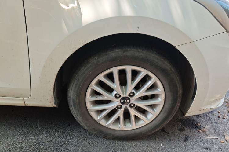 Used Kia K2 2017 Sedan 1.4L Automatic GLS Right Front Wheel Hub