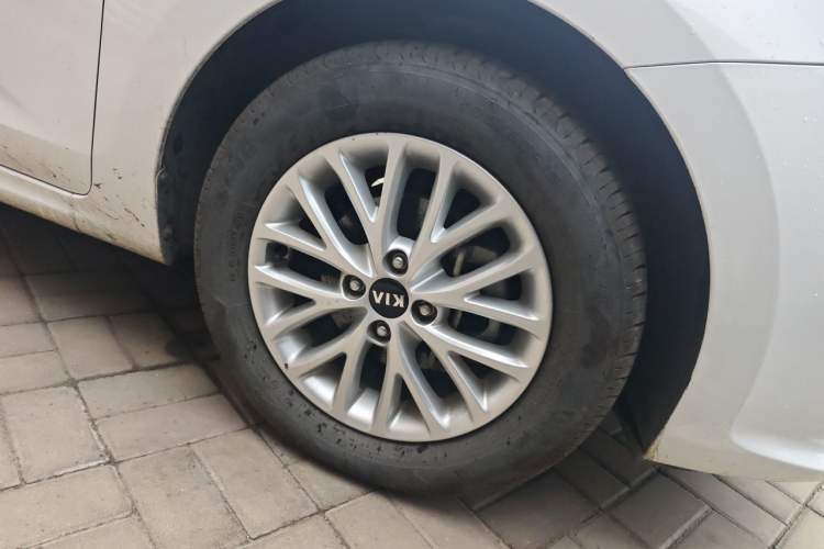 Used Kia K2 2017 Sedan 1.4L Manual Transmission 15th Anniversary Special Edition GLS Right Front Wheel Hub