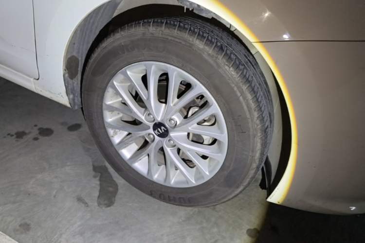 Used Kia K2 2017 Sedan 1.4L Automatic Transmission 15th Anniversary Special Edition GLS Right Front Wheel Hub