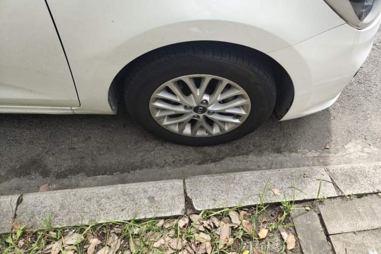 Used Kia K2 2017 Sedan 1.4L Automatic GLS Right Front Wheel Hub