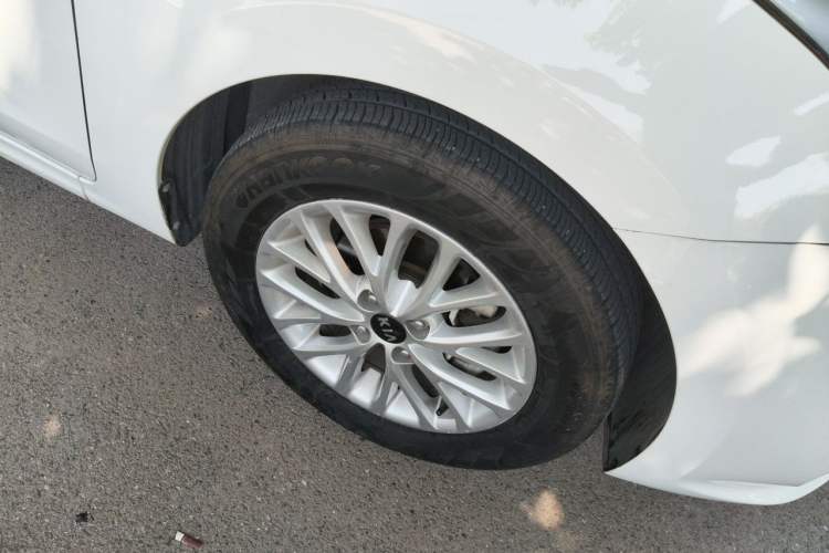 Used Kia K2 2017 Sedan 1.4L Manual Transmission GLS Right Front Wheel Hub