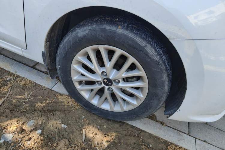 Used Kia K2 2017 Sedan 1.4L Manual Transmission GLS Right Front Wheel Hub