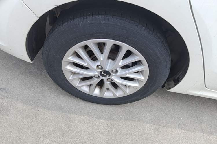 Used Kia K2 2017 Sedan 1.4L Automatic GLS Right Rear Wheel Hub