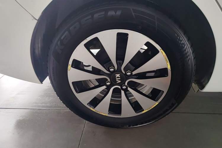 Used Kia K2 2017 Sedan 1.4L Automatic GLS Right Rear Wheel Hub