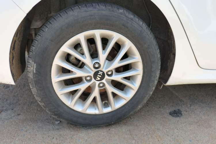 Used Kia K2 2017 Sedan 1.4L Automatic GLS Right Rear Wheel Hub