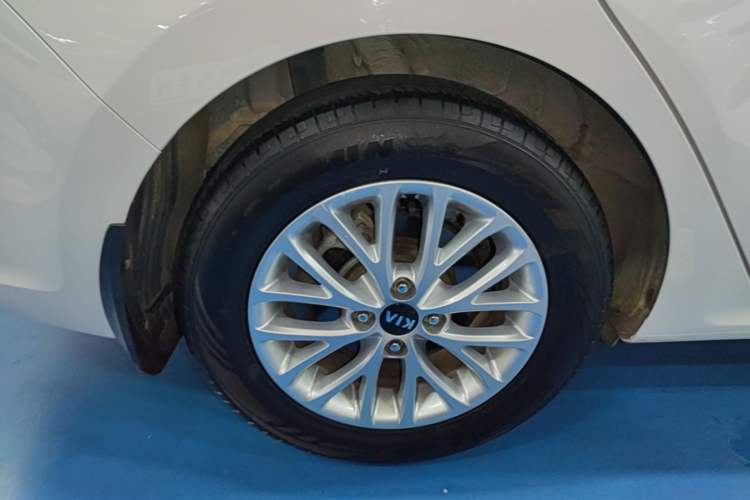 Used Kia K2 2017 Sedan 1.4L Automatic GLS Right Rear Wheel Hub