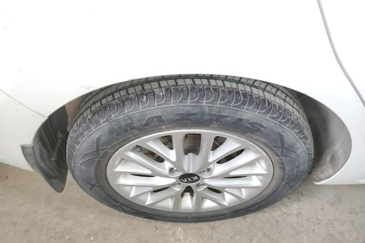 Used Kia K2 2017 Sedan 1.4L Automatic GLS Right Rear Wheel Hub