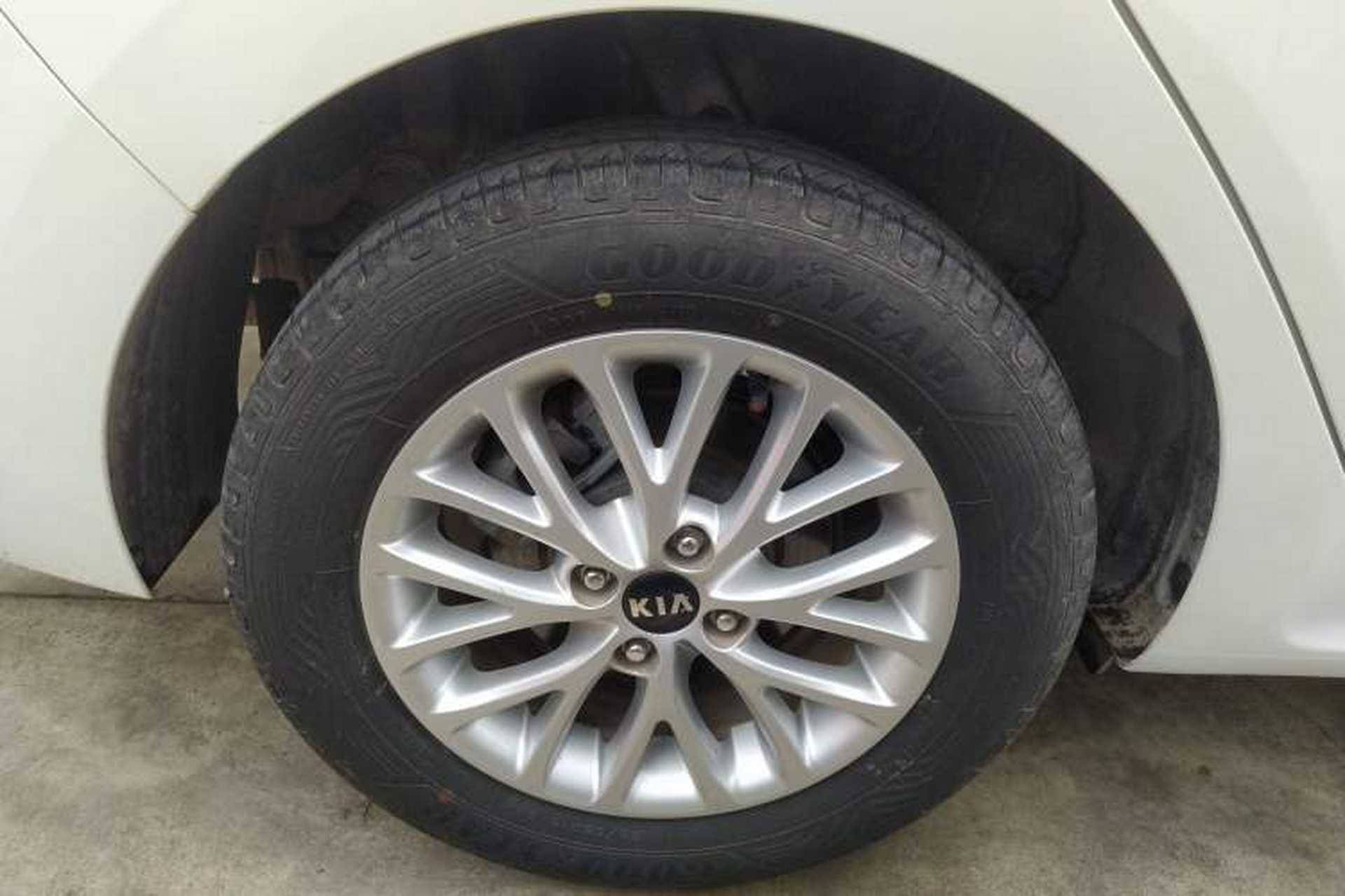 Used Kia K2 2017 Sedan 1.4L Automatic GLS Right Rear Wheel Hub